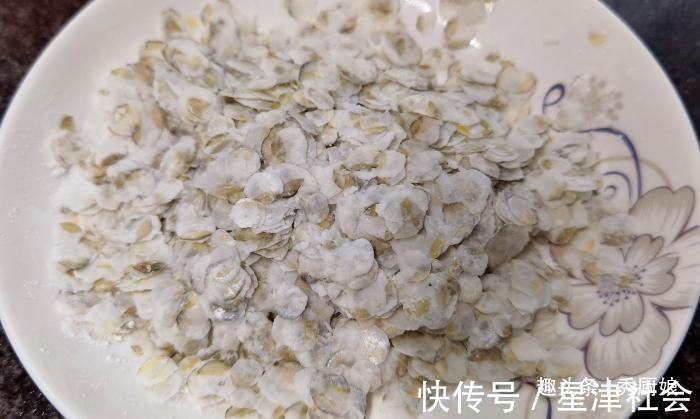 孜然粉|鱼鳞营养极高,却常被当垃圾丢掉,简单一做,比肉还香,真解馋