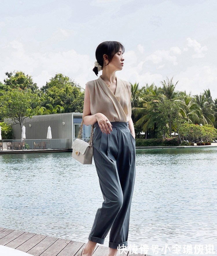 衬衫 初秋只需这3件单品就够了:针织衫、半身裙、衬衫,打造高级感