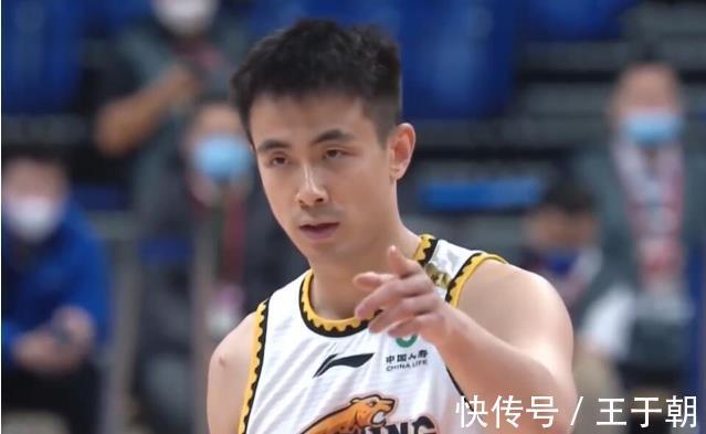 广东男篮|郭艾伦,彻底服了,赛后主动请赵继伟,吃海鲜大餐