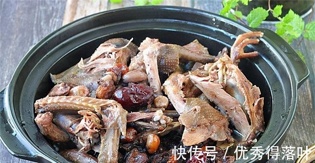 天气寒冷，吃鸽胜过鸡和鸭！上锅一蒸香气四溢，高蛋白好消化！