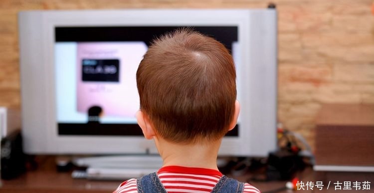长时间|常看手机会对孩子产生哪些危害超过这个时间点,会损害大脑