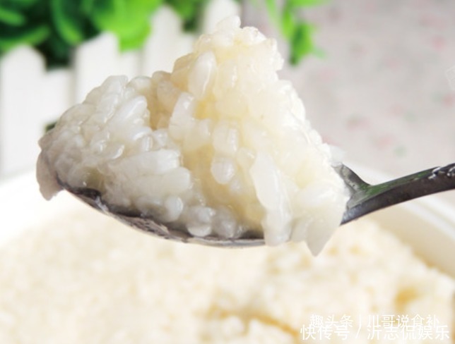 别急|做酒酿,糯米蒸熟别急着撒酒曲,多加1个步骤,米酒香浓放得久