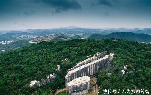 世界上最霸气的石碑，有20层楼高170架飞机重，位于中国南方