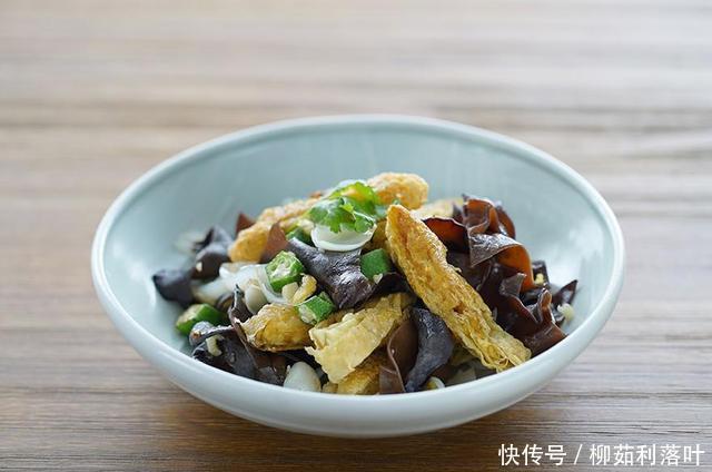 经典|晒晒我家的晚餐,经典三菜一汤,网友拒绝精致穷,不剩菜不浪费