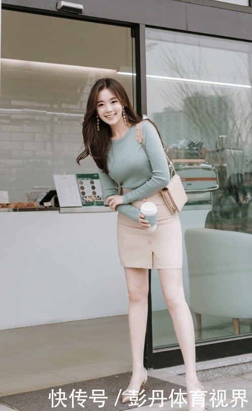 薄荷绿+米白色,清新的颜色,看起来很舒服