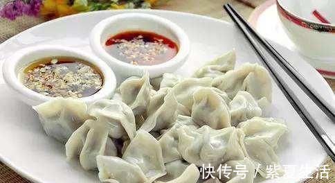 饺子|白萝卜丝用做饺子馅时,是直接焯一下还是用盐渍出水分,哪种方式较好?