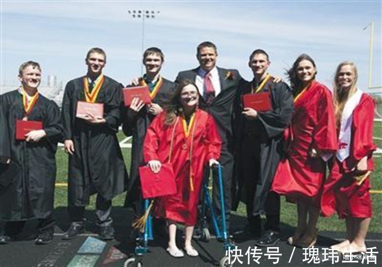 麦考伊|一胎生“一窝”是种什么体验?七胞胎一天用52片尿布,喝42瓶奶粉