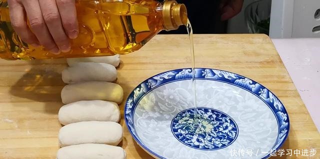 和面时,为什么要加入植物油做了30年面食的丈母娘有4个原因