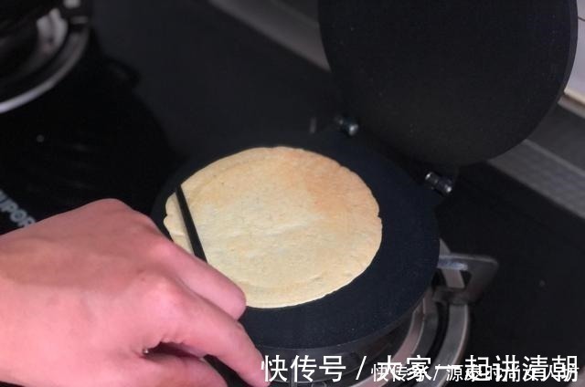 儿子想吃蛋卷，老妈这样做，十分钟做了一大堆，儿子说比买的好吃