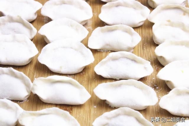 清香|秋天多吃饺子，韭菜白菜都靠边站，用这菜做饺子馅，清香还解馋