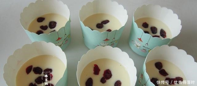 有糯米粉试试这么做,简单搅一搅,酸甜软糯,百吃不厌