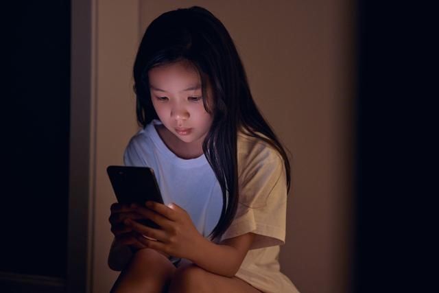 手机游戏|垃圾快乐一时爽，但它正一步步“毁掉”你的孩子，侵蚀孩子的生活