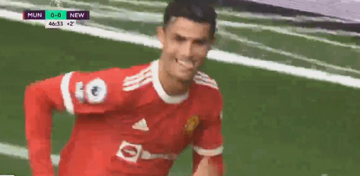 C罗|曼联4-1登上榜首！多动图还原C罗两球，双喜临门这才是梦幻时刻