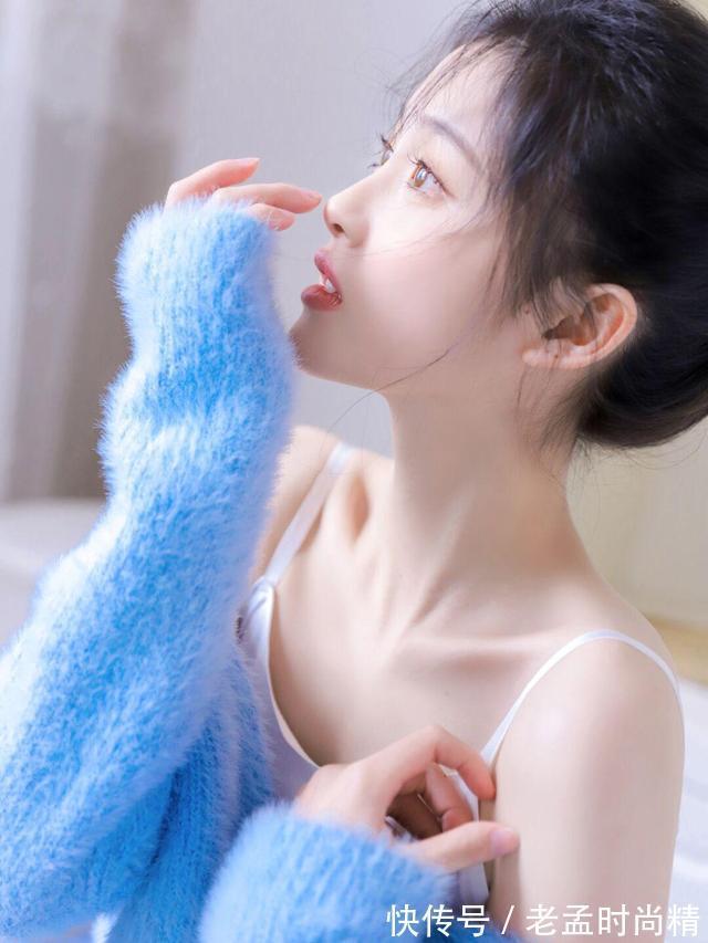 蓝色 为什么女人穿蓝色毛衣这么好看?给人一种很清澈的感觉,漂亮