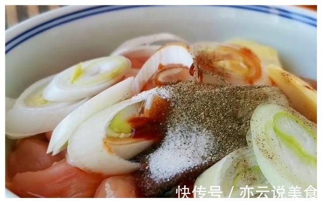 鸡胸肉不炒不炖，出锅比红烧肉还香，这样做百吃不厌，收藏了！