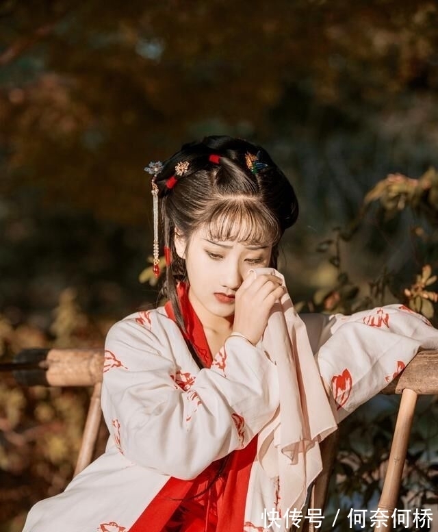 黛玉#网红穿汉服模仿“林黛玉”,网友:让你模仿,没让你超越