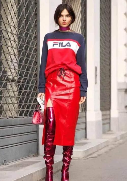 开春穿什么，卫衣+半身裙=时尚穿搭，这样搭配显瘦又显高