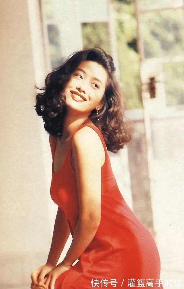 红色|完形填空从90年代火到21世纪的是____的长裙和____的头发!