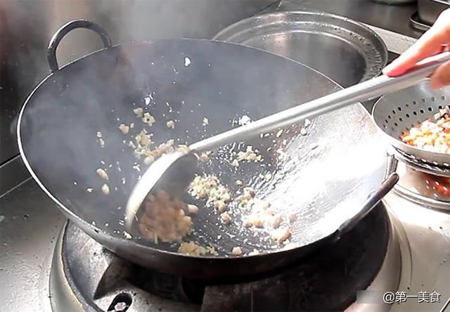酱汁|酱泼豆腐好不好吃关键在于酱汁，厨师长分享饭店配方，香辣鲜嫩