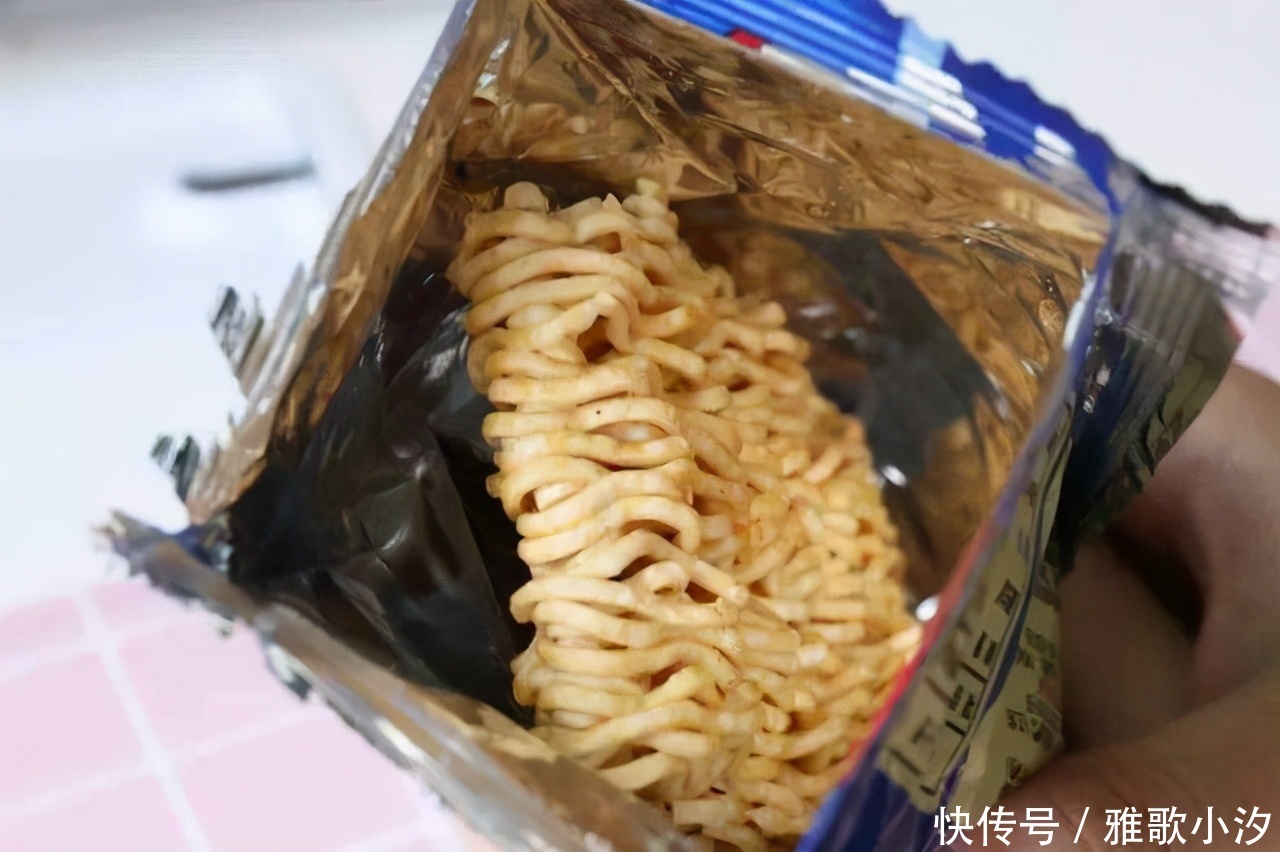 高手|上课偷吃零食“实力等级”,最高一级,只有高手才敢“顶风作案”