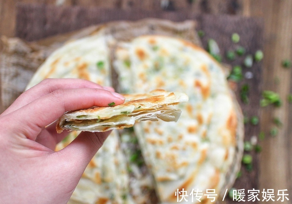 不揉面不发面,两分钟教会你做喷香好吃的葱油饼,从此早餐不用愁