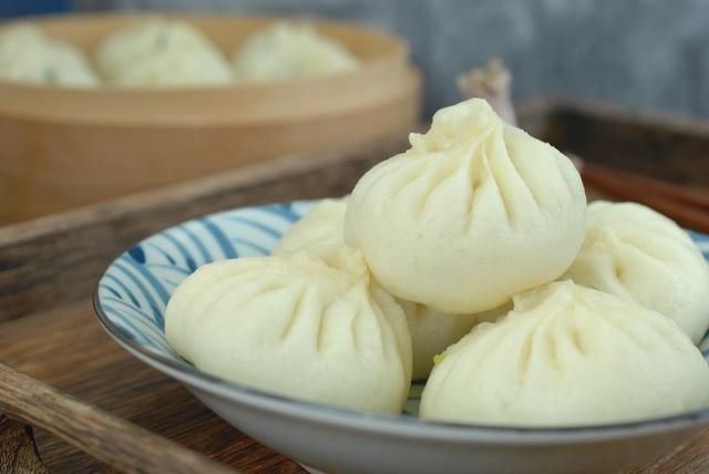 面丁|70岁老妈蒸的这包子，真是服了！包子皮又白又软，馅儿也很特别