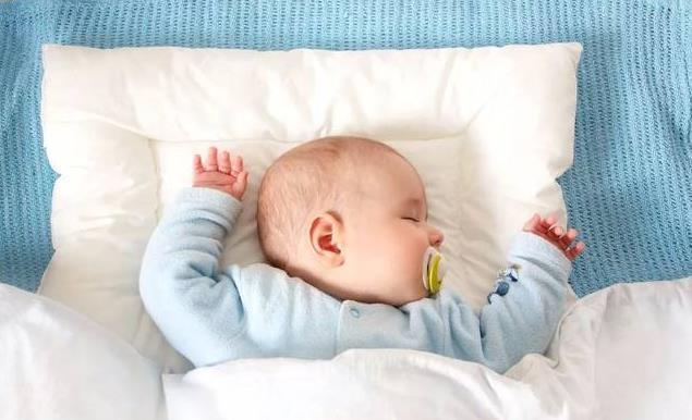 脊椎|当孩子发出这些信号时，就是在暗示新手妈妈：我该用枕头啦！