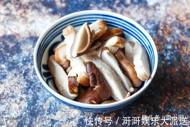 很多人不认识这食材，7块钱买一颗，开水烫一烫，爽口又开胃