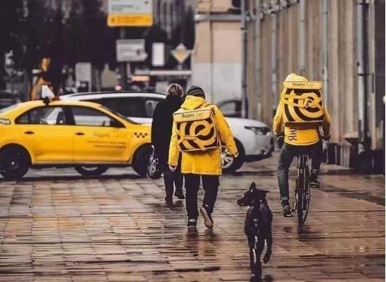 俄罗斯|俄罗斯美女来中国旅游,回国忠告朋友不要相信中国人的“外卖”