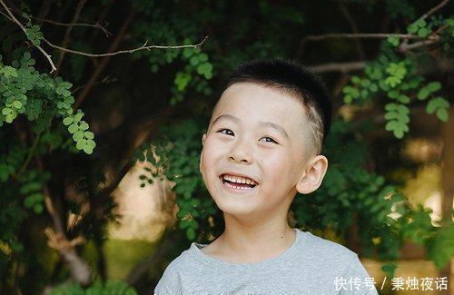 碳酸饮料|比味精还伤骨骼,孩子天天吃,身高矮小,提醒家长:尽早撤下餐桌