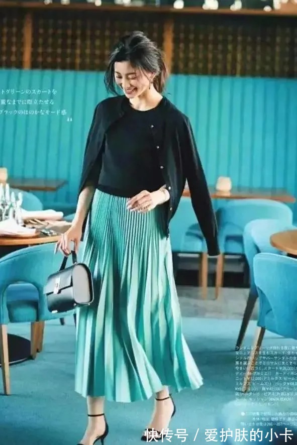 搭配|奶奶衫+碎花裙,奶奶衫+百褶裤=今秋时髦搭配,可气质可温柔