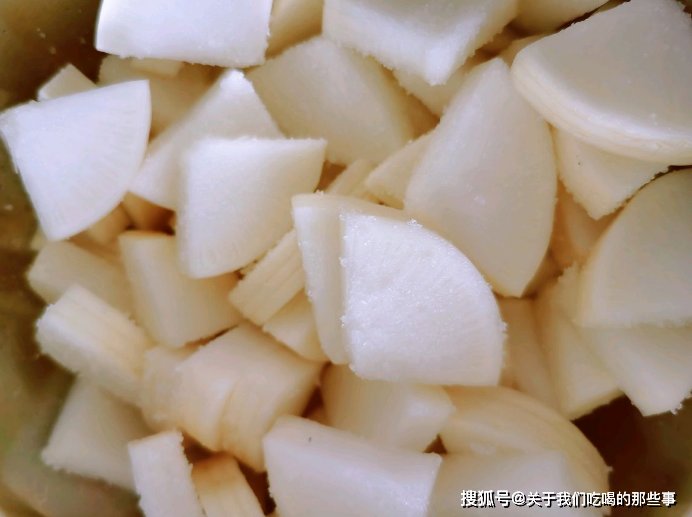 做腌萝卜,第1步不是加盐,牢记3点,萝卜酸辣爽脆,放1年照样香