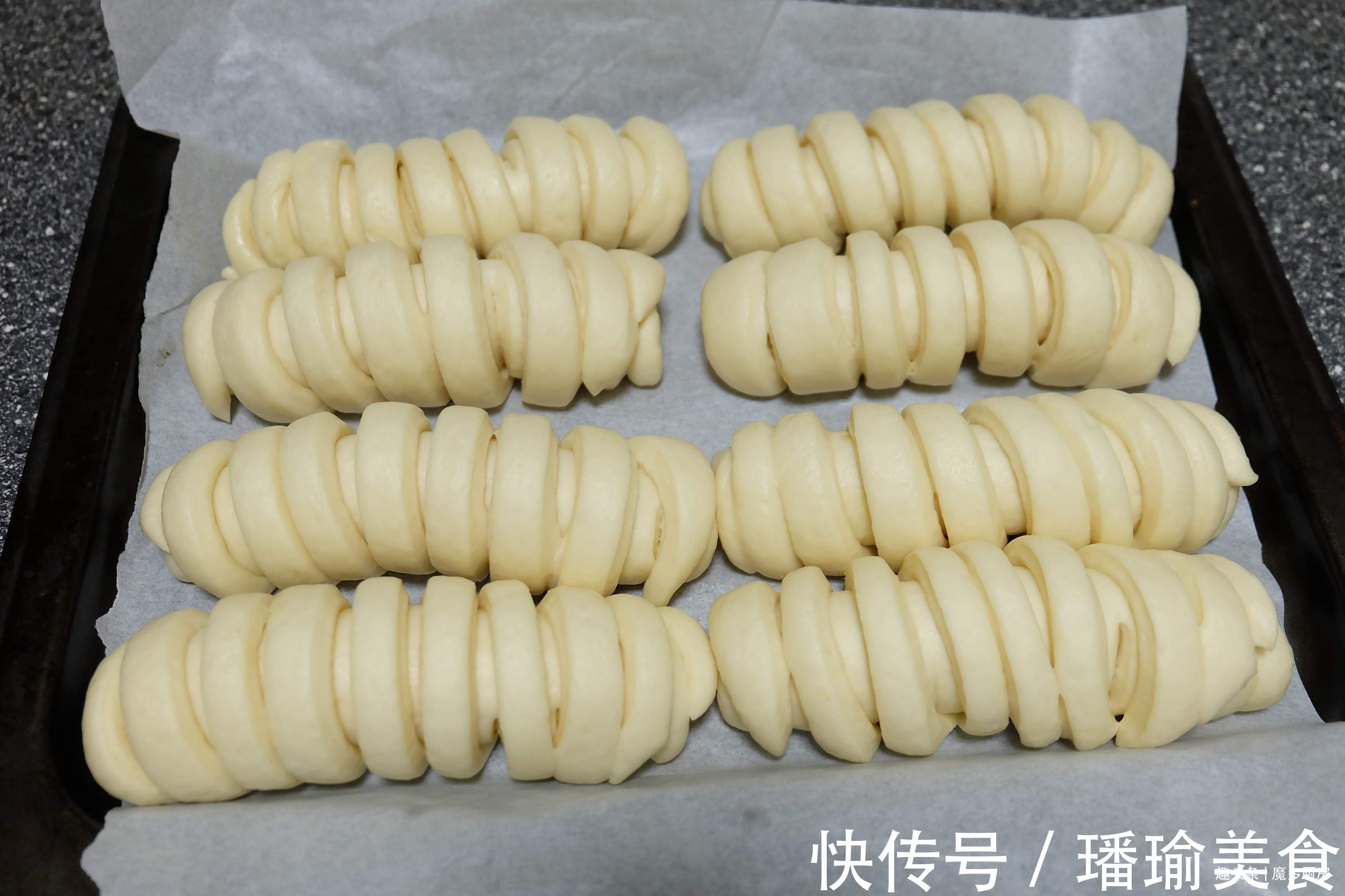 发酵|孩子要吃毛毛虫面包，时间短也能做，一次发酵无油低糖，香软拉丝