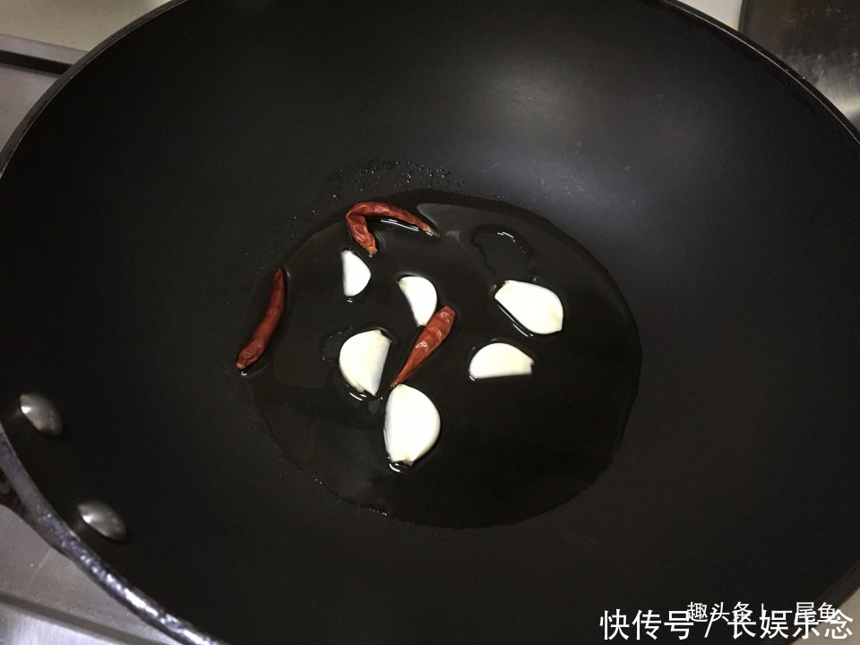 春天這菜我家經常吃,清爽開胃又好吃,簡單快手,孩子常吃身體棒