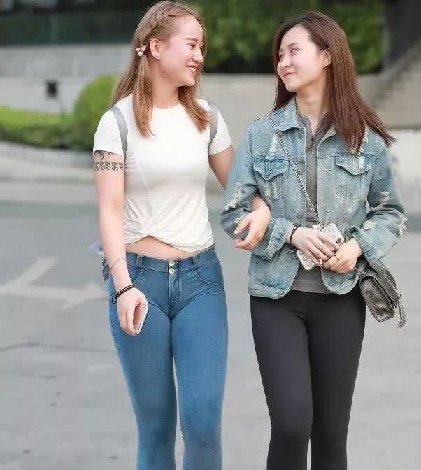 曲线 丰盈又高挑的紧身打底裤小姐姐, 身材圆润, 曲线优美!