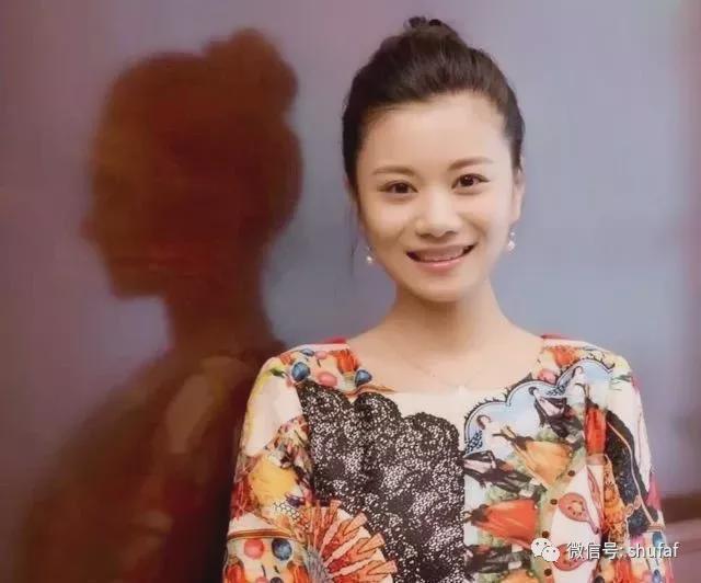 长得漂亮$80后才女,一手好字考取北师大博士生,被称为“书法女神”