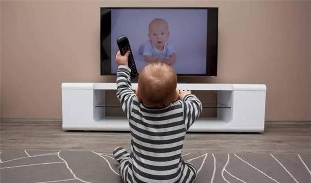 宝妈|婴幼儿能不能看电视?国内外的研究很明确,家长照做即可