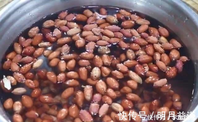 小米椒|教你“生腌花生米”技巧,比油炸还爽脆,好吃不油腻,做法也简单!