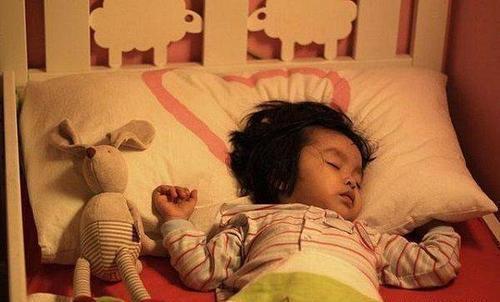 睡眠质量|宝宝几个月开始可以睡整觉？给孩子养成4个好习惯，睡得好身体壮