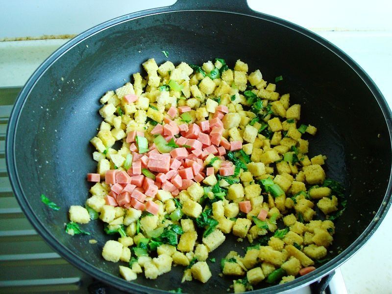 粗粮|想养胃就多吃它，金黄酥软，一锅炒出来，一家老小都能吃