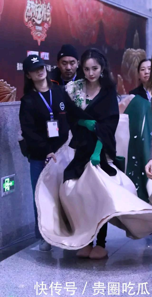 出道30年的杨幂，终于能够登上央视春晚了，她说首上春晚意义重大