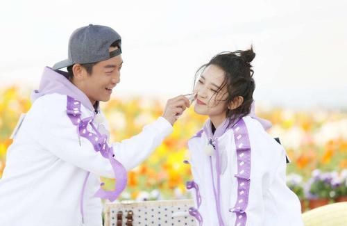 跑男上“最大牌”的艺人,不顾镜头公开玩手机,导演却不敢吭气