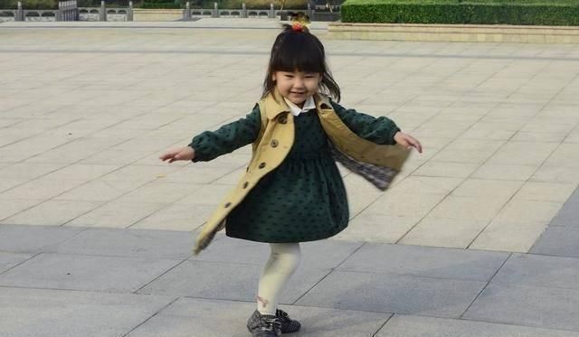 女儿|女孩第一次月经,若是不早于这个年龄,发育没问题,不用担心身高