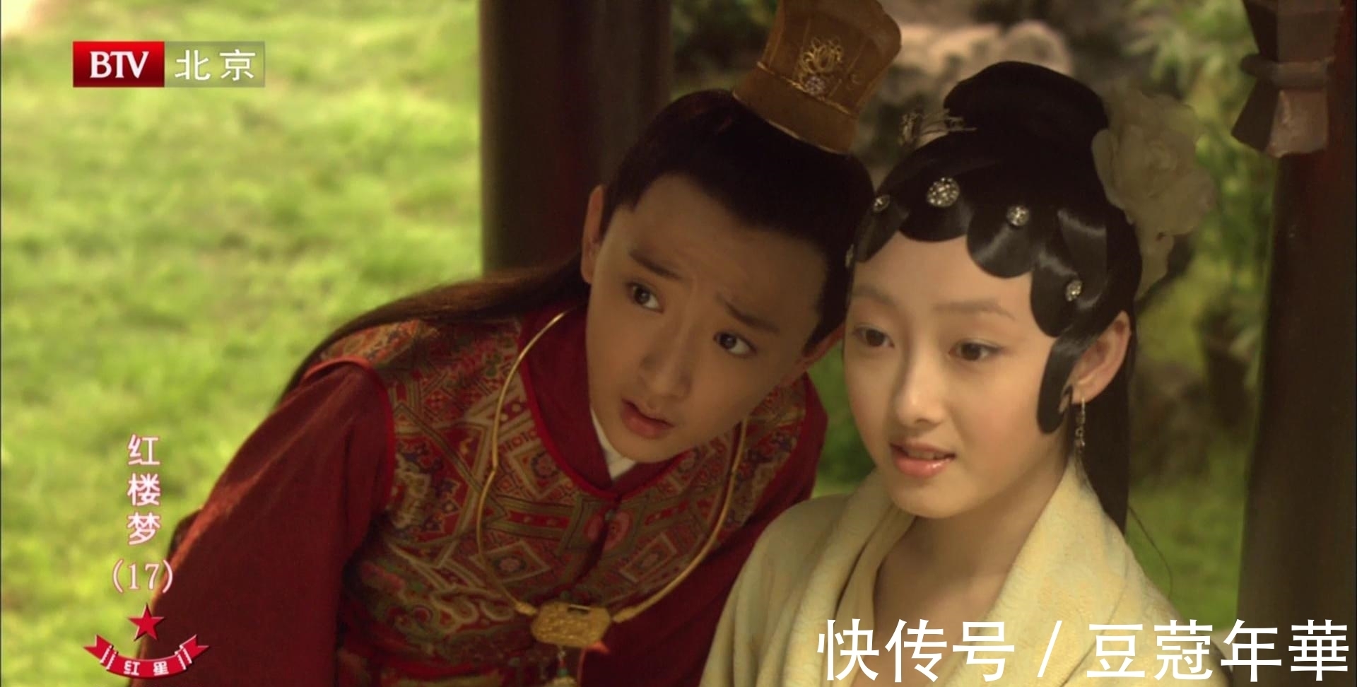 含丹$同样是“宝玉看呆宝钗”,老版宝黛钗太可爱,新版像大型宫斗现场