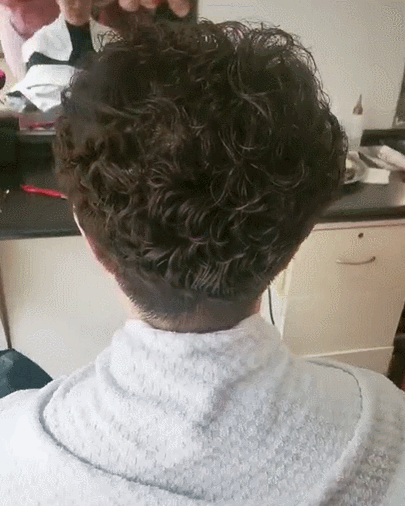 卷发 到了奶奶辈的年龄,都会选择剪短烫卷的发型,怎样做到全国统一?