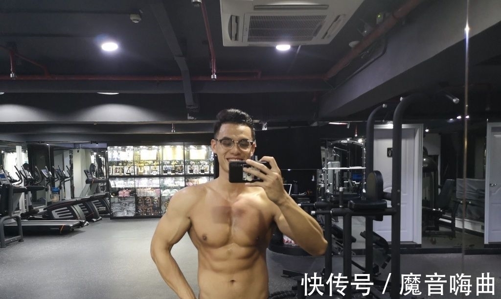 广州大学|爱健身的90后体育生精心雕琢结实的肌肉，如今还兼职做模特！