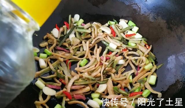 腊肉|8月吃什么这道家常菜占有一席之地,下酒下饭!