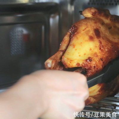 微波炉|健康的烤全鸡自己做！超简单哒！一口下肚，唇齿留香