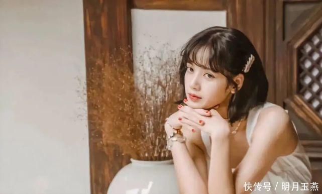 云朵卷|秒变巴掌脸!原来“瘦脸”不仅要靠发型,还要选对发色和刘海!