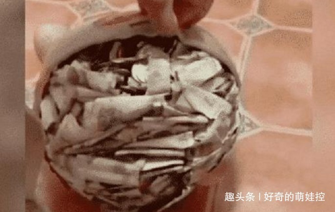 存钱罐|妈妈觉得孩子不对劲,趁其上学砸了存钱罐,宝妈傻孩子